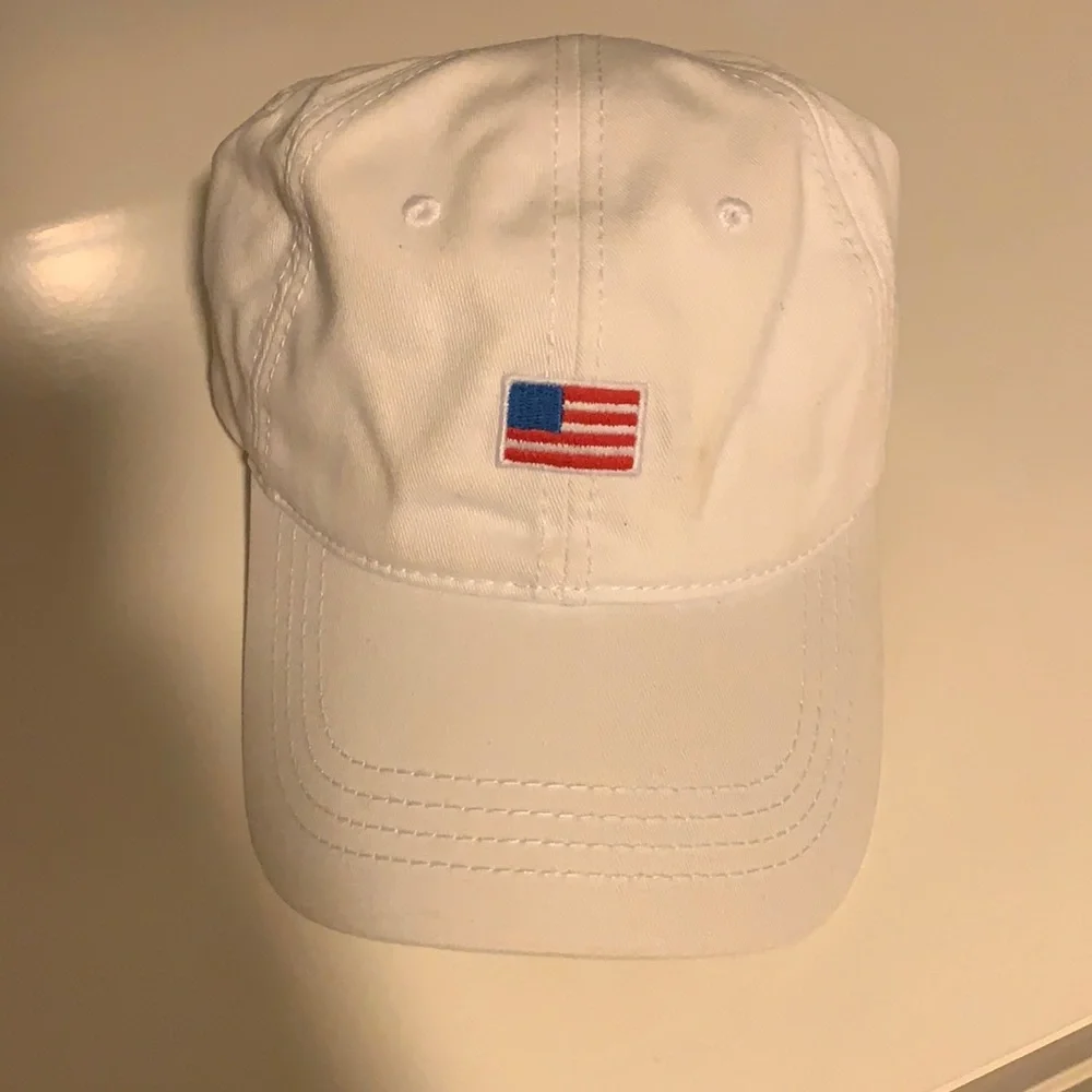 White hat - Picture 1 of 3